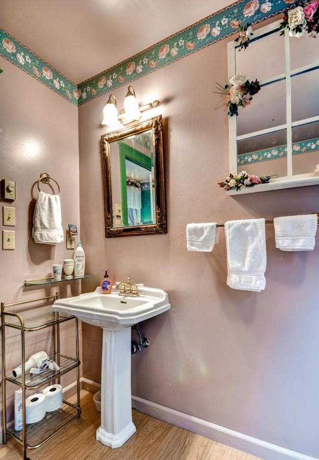 Astoria Painted Lady Historic Apt With River View! Exterior foto