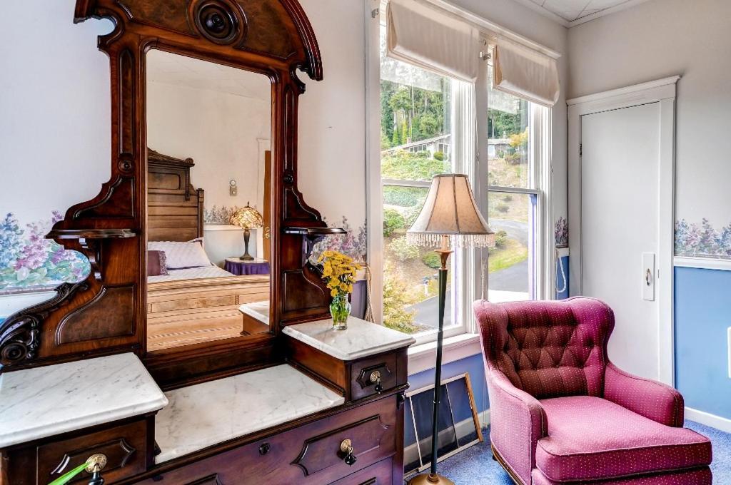 Astoria Painted Lady Historic Apt With River View! Exterior foto